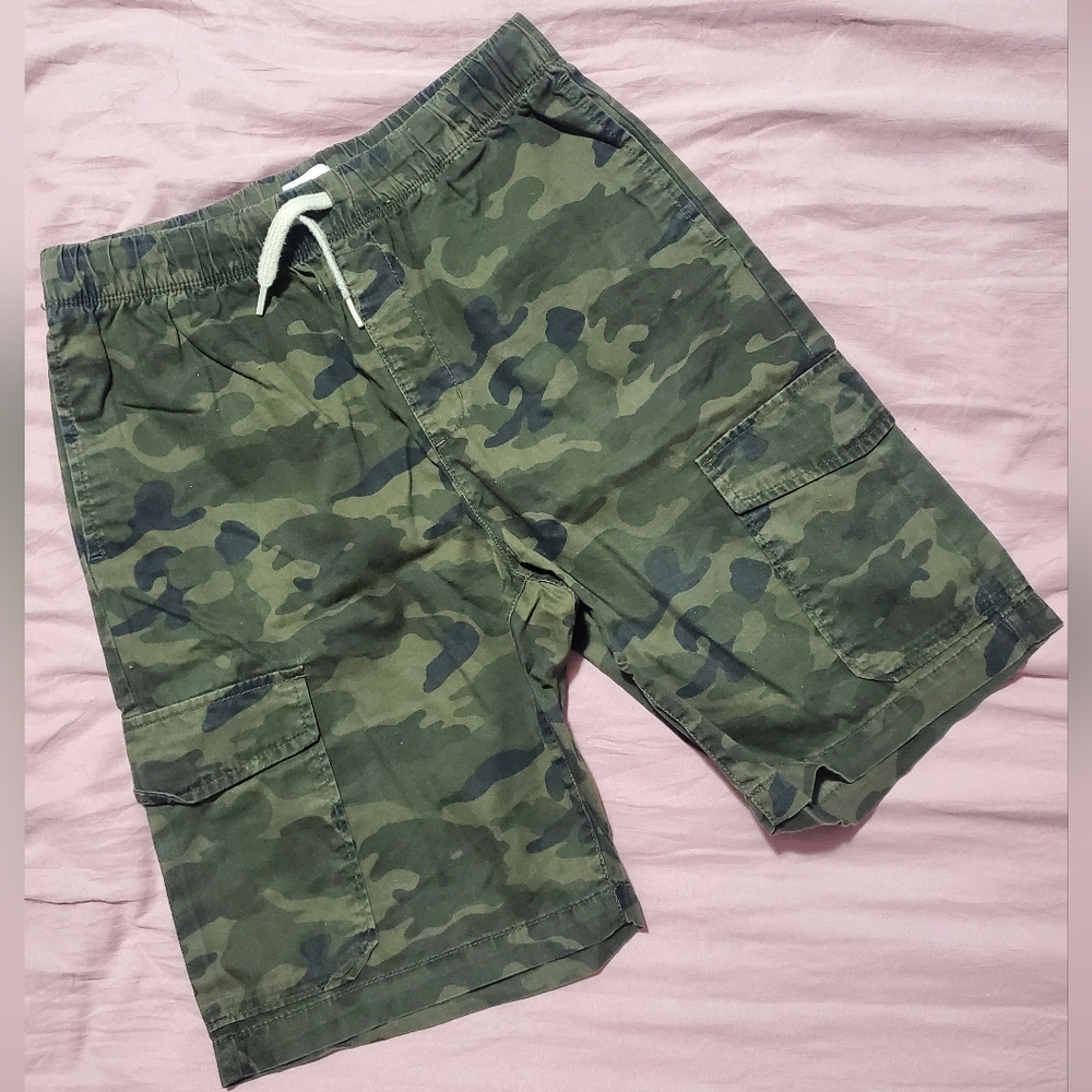 2 Boys XXL (18) Camouflage and Khaki Shorts
